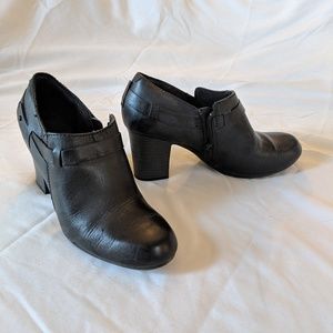 CLARKS BLACK ANKLE BOOTIES